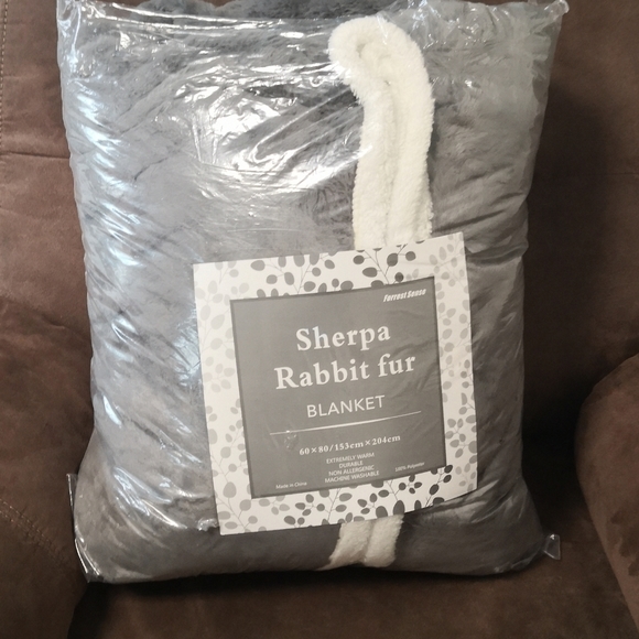 Faux Fur/ Sherpa Queen Size blankets / throws - Picture 6 of 7